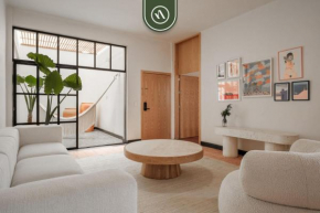 Centric 3BR Condo in Downtown with Patio